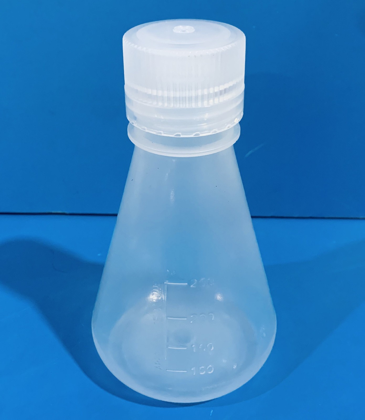 青岛库 优质带盖塑料三角瓶 250ML 耐高温高压  Uni-Sci 250ML 250ML