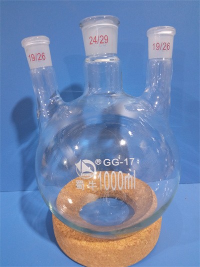 蜀牛 蜀牛 济南库 直三口烧瓶 1000/24*19*2 蜀牛 1000/24*19*2  18只/箱 济南库 1000/24*19*2  18只/箱 济南库