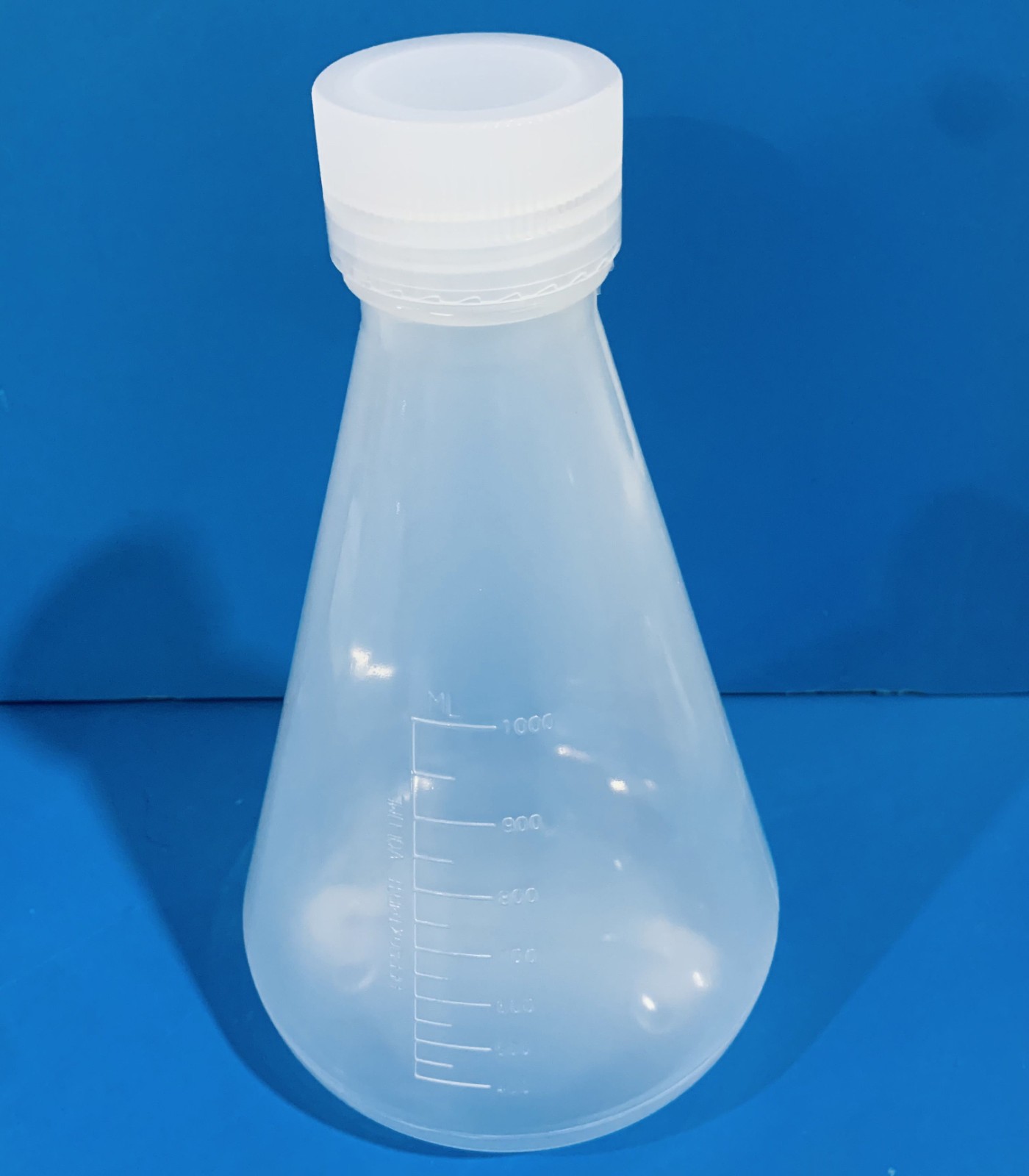 青岛库 优质带盖塑料三角瓶 1000ML 耐高温高压  Uni-Sci 1000ML 1000ML