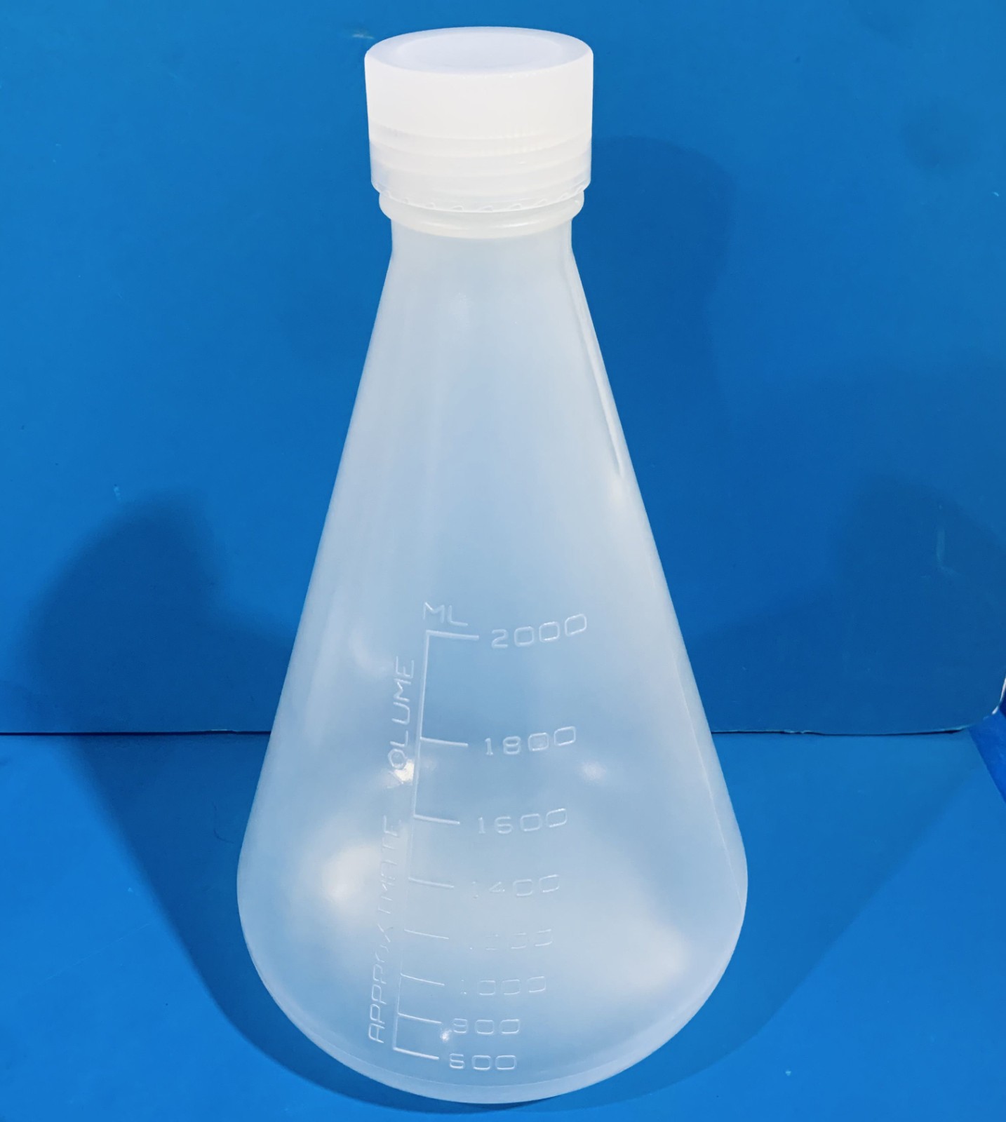 青岛库 优质带盖塑料三角瓶 2000ML 耐高温高压  Uni-Sci 2000ML 2000ML