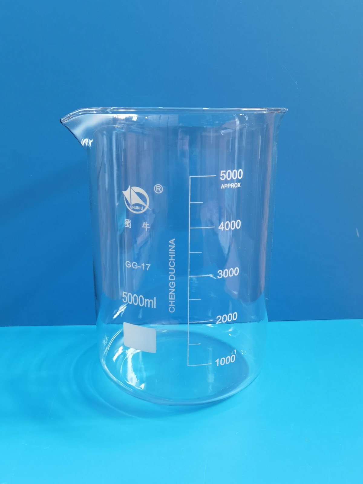 蜀牛 蜀牛 青岛库 烧杯 5000ML 蜀牛 人工吹制 底部厚  耐热冲击180°C 5000ML 1只/盒*6/箱 5000ML 1只/盒*6/箱