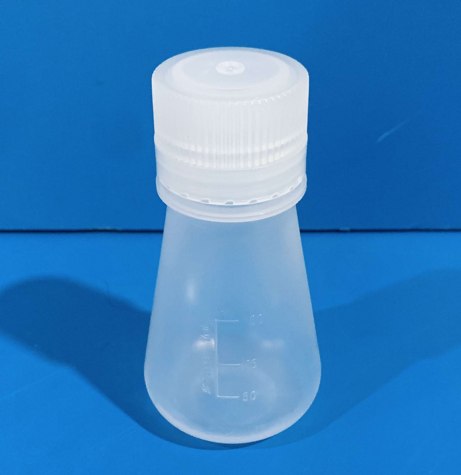 青岛库 优质带盖塑料三角瓶 100ML 耐高温高压  Uni-Sci 100ML 100ML
