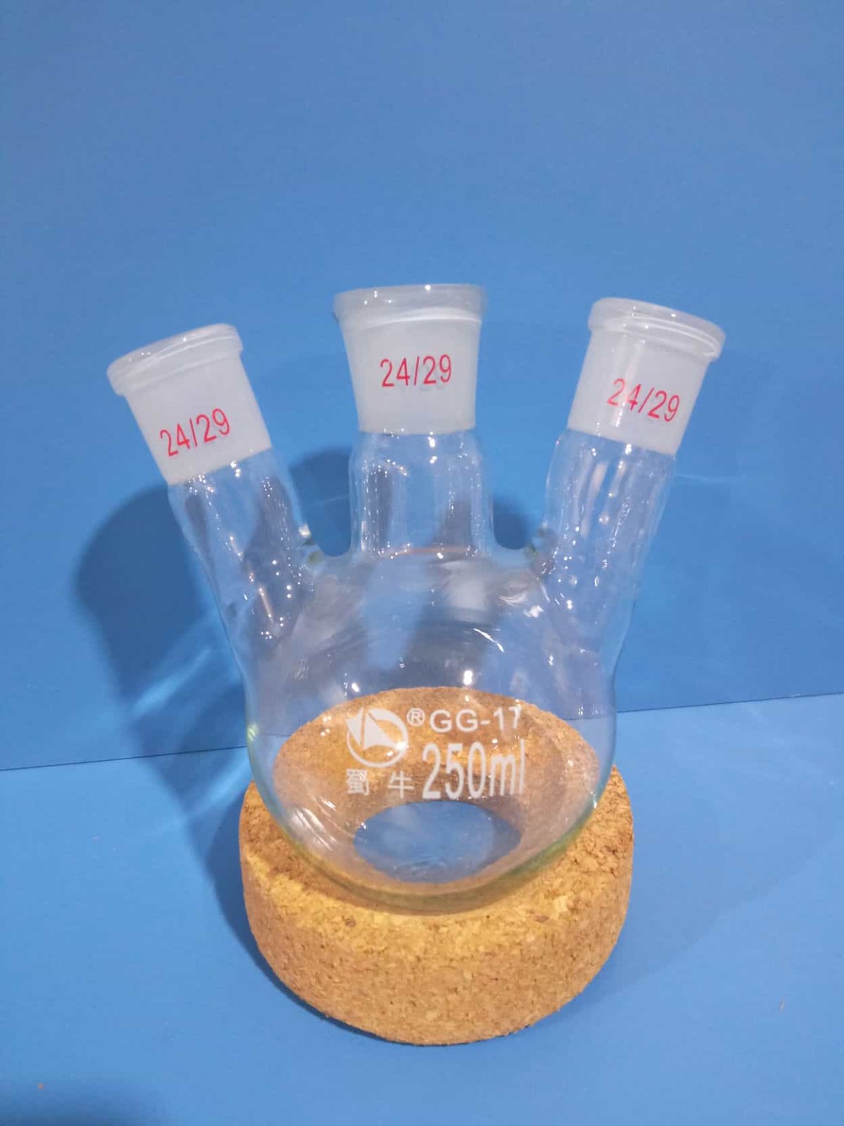 蜀牛 蜀牛 济南库 斜三口烧瓶 250/24*3 蜀牛 250/24*3 8只/盒*6/箱 济南库 250/24*3 8只/盒*6/箱 济南库
