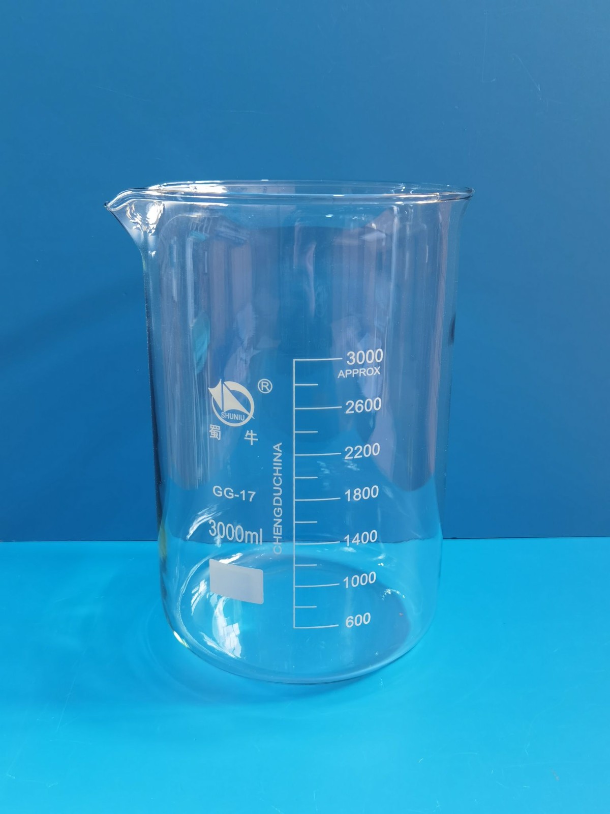 蜀牛 蜀牛 青岛库 烧杯 3000ML 蜀牛 人工吹制 底部厚   耐热冲击180°C 3000ML 1只/盒*8/箱 3000ML 1只/盒*8/箱